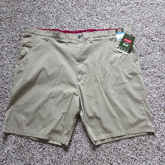 NWT Wrangler Outdoor Shorts Men's 48 Straight Fit Beige Quick Dry Stretch 9" New - Picture 1 of 6